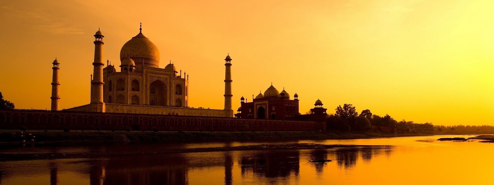 taj mahal architecture essay